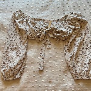 Tie front crop top. Size S.